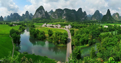 竹筏漂游，山水入畫——廣西明仕田園竹排游體驗(yàn)